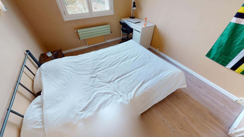 Room in Avenue de la Mogne, Saint-Martin-d'Hères for 85 m² with 4 bedrooms