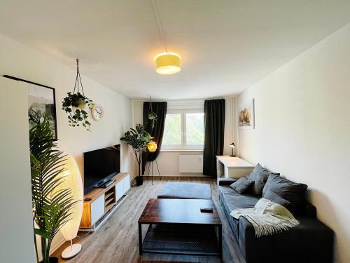 Spacious, fashionable loft in popular area
