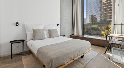 Comfortable double bedroom in a modern apartment complex in Brussels North