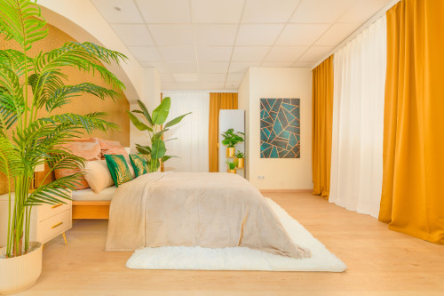Up to 10 people - 106 sqm designer apartment, prime location, 1 free parking space