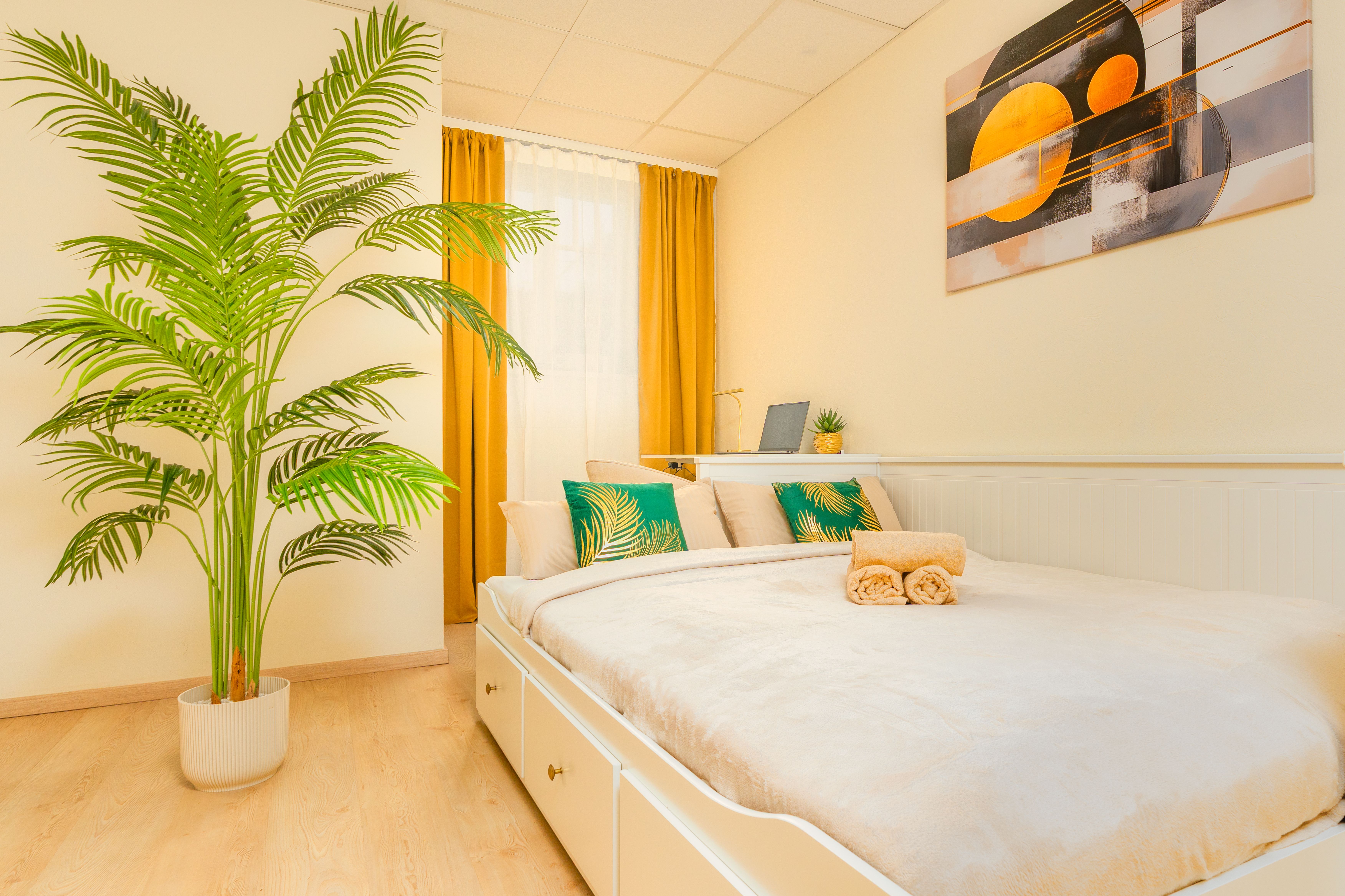 Up To 10 People - 106 Sqm Designer Apartment, Prime Location, 1 Free Parking Space - 9