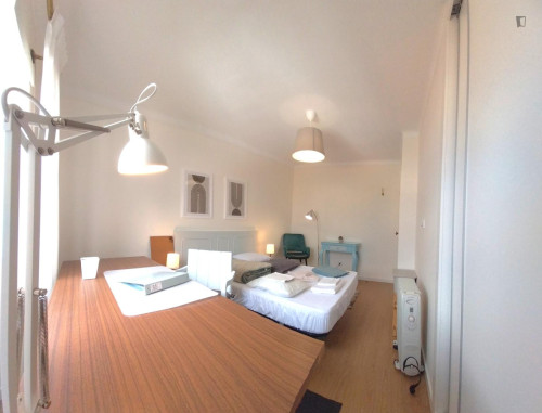 Charming Double Bedroom close to the UC, polos I, III, FEUC and CHUC