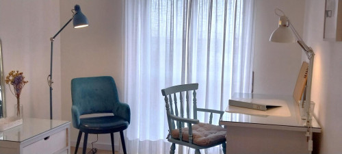 Charming Double Bedroom next to UC, polos I, III, FEUC and CHUC