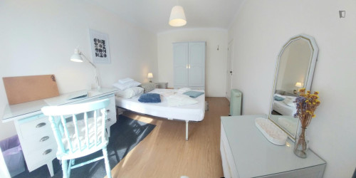 Charming Double Bedroom next to UC, polos I, III, FEUC and CHUC