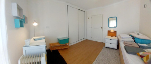 Cosy Single Bedroom next to the UC, polos I, III, FEUC and CHUC