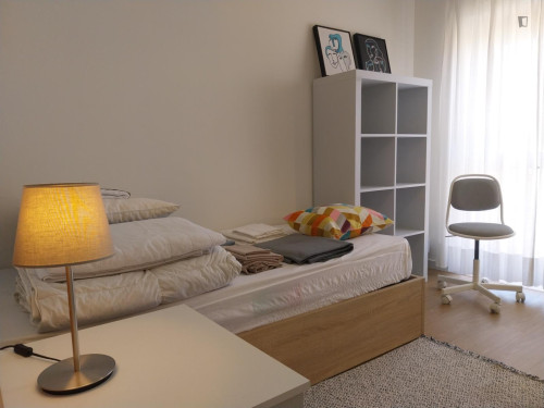 Cosy Single Bedroom next to the UC, polos I, III, FEUC and CHUC