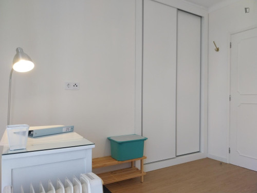 Cosy Single Bedroom next to the UC, polos I, III, FEUC and CHUC