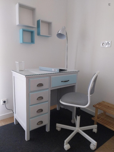 Cosy Single Bedroom next to the UC, polos I, III, FEUC and CHUC  - Gallery -  5