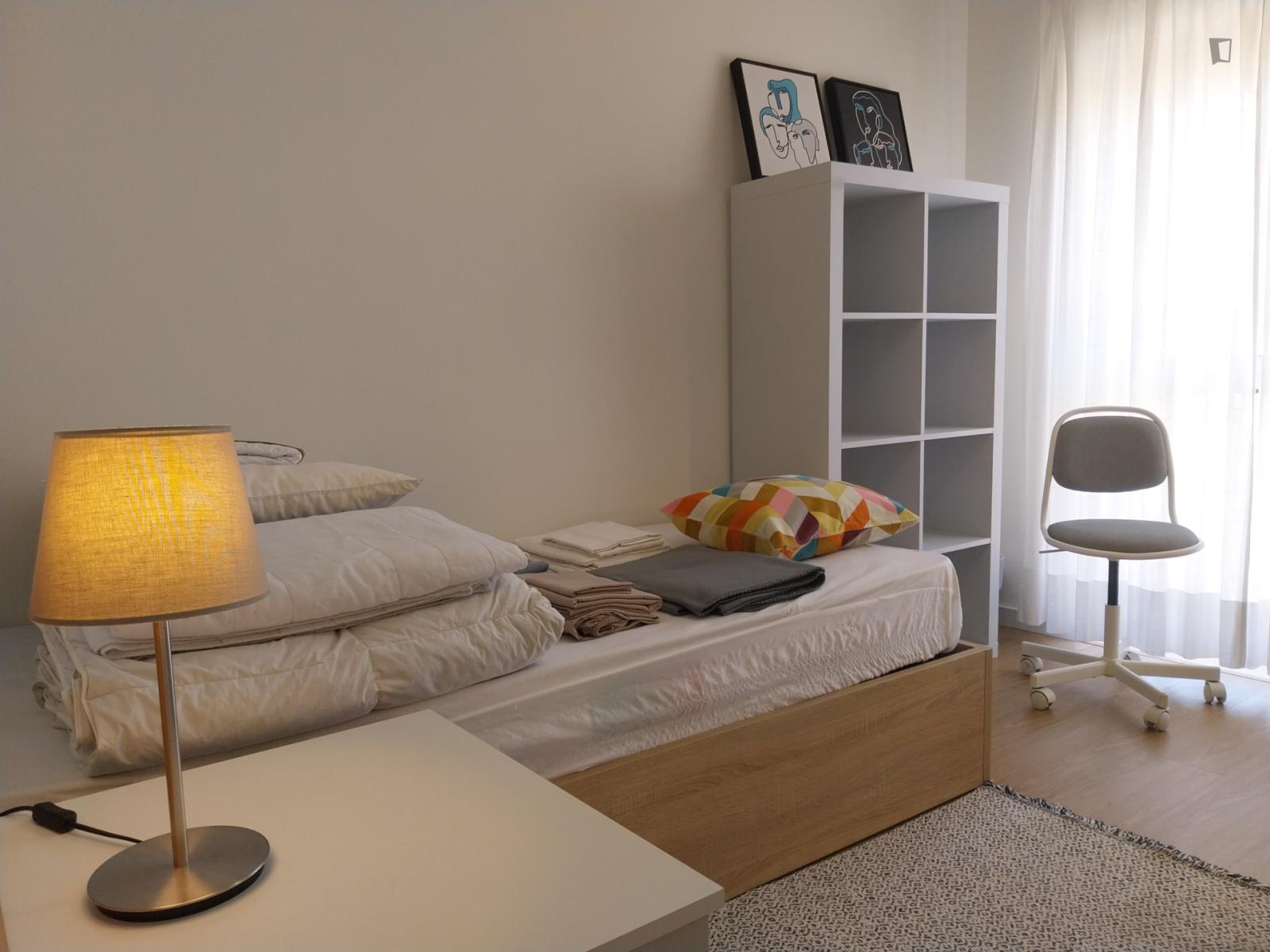  Cosy Single Bedroom Next To The UC, Polos I, III, FEUC And CHUC  -  Cosy Single Bedroom next to the UC, polos I, III, FEUC and CHUC  - Gallery -  1