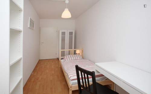 Snug single bedroom in Moabit