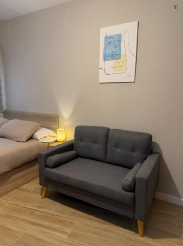 Neat single bedroom in the centre of Alicante