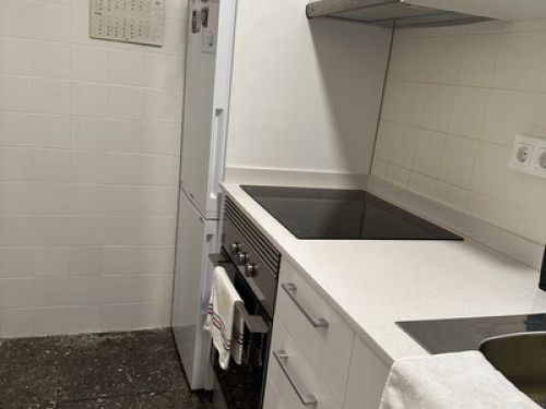 Bright double room near metro & bea