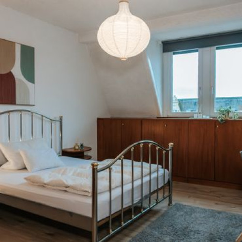 Room in a new 4-person shared apartment on Friedrichsring – historic charm, fully furnished & all-inclusive