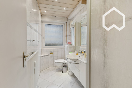 Attractive, Centrally Located 2-Room Apartment - Gallery - 6