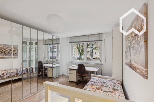 Attractive, Centrally Located 2-Room Apartment - Gallery - 9