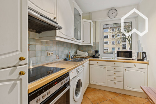 Attractive, Centrally Located 2-Room Apartment - Gallery - 5