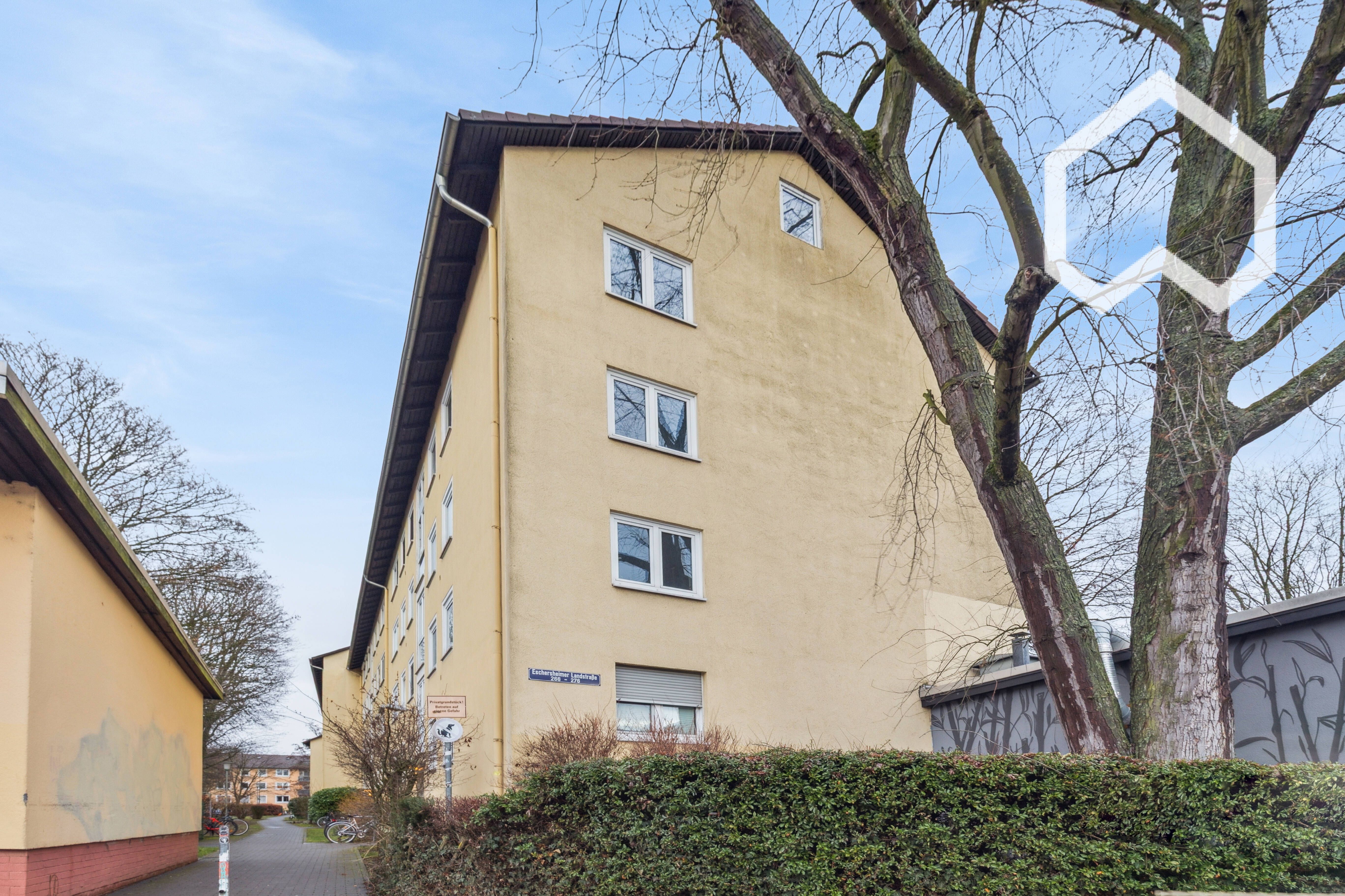 Attractive, Centrally Located 2-Room Apartment - 2
