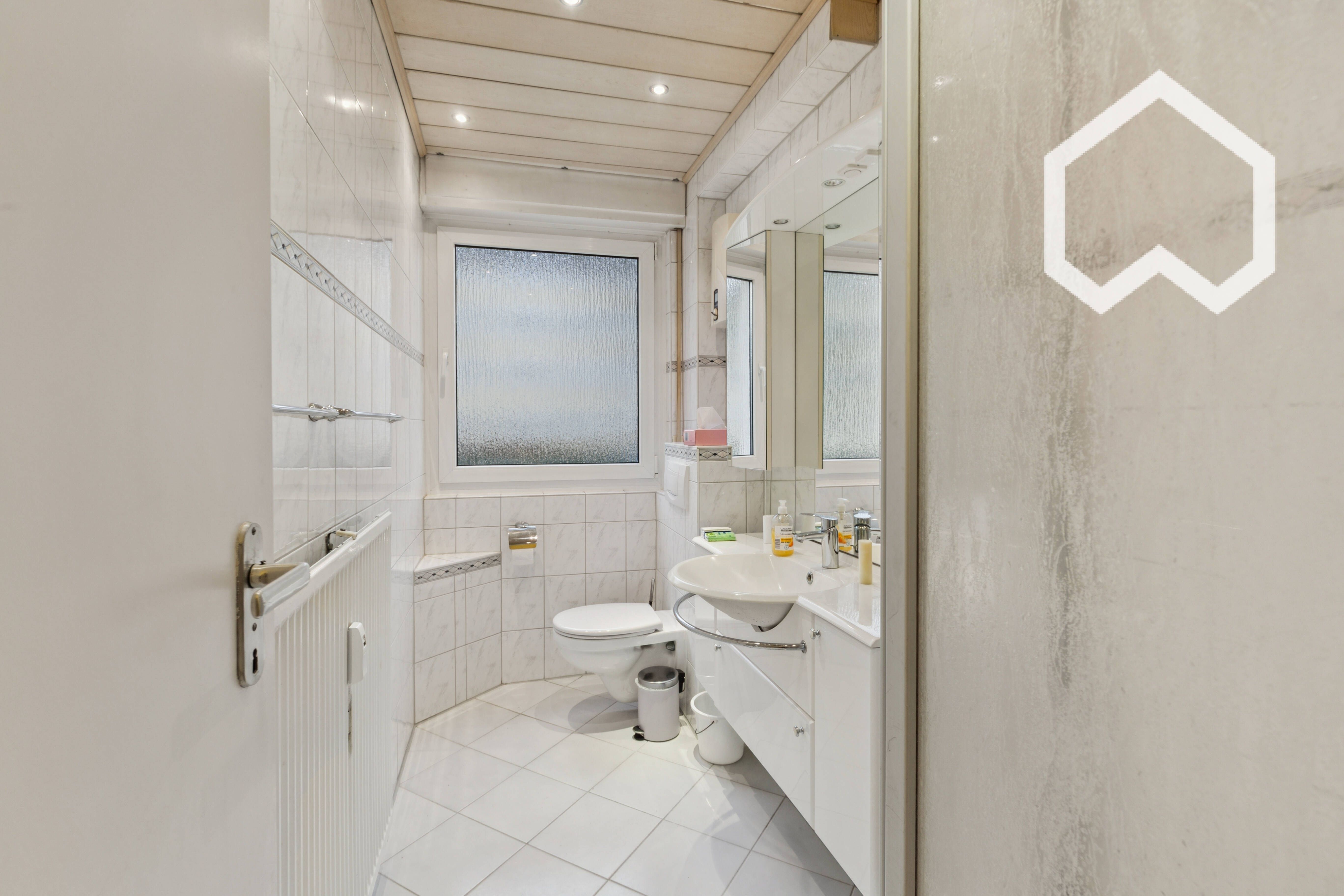 Attractive, Centrally Located 2-Room Apartment - 10
