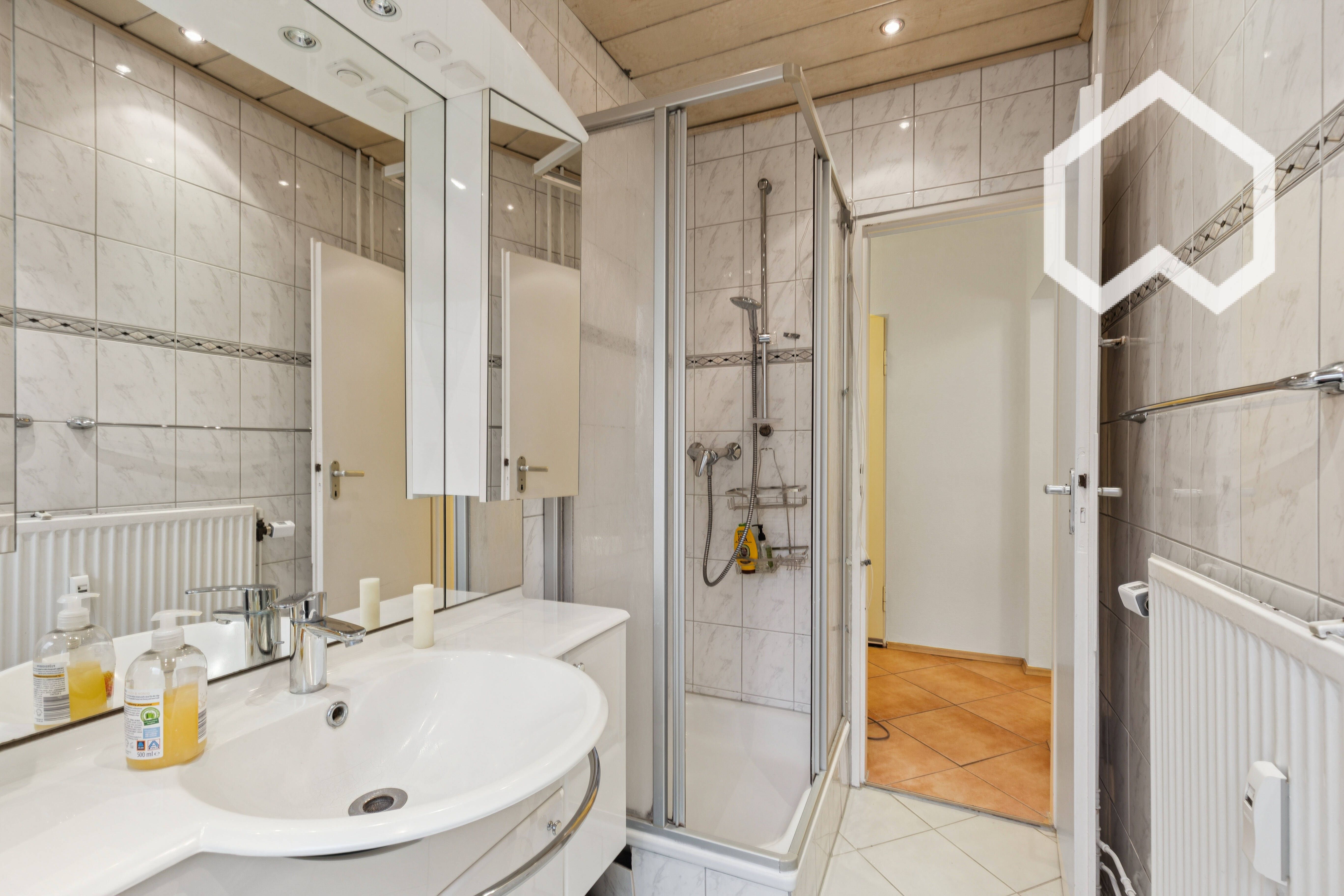 Attractive, Centrally Located 2-Room Apartment - 9