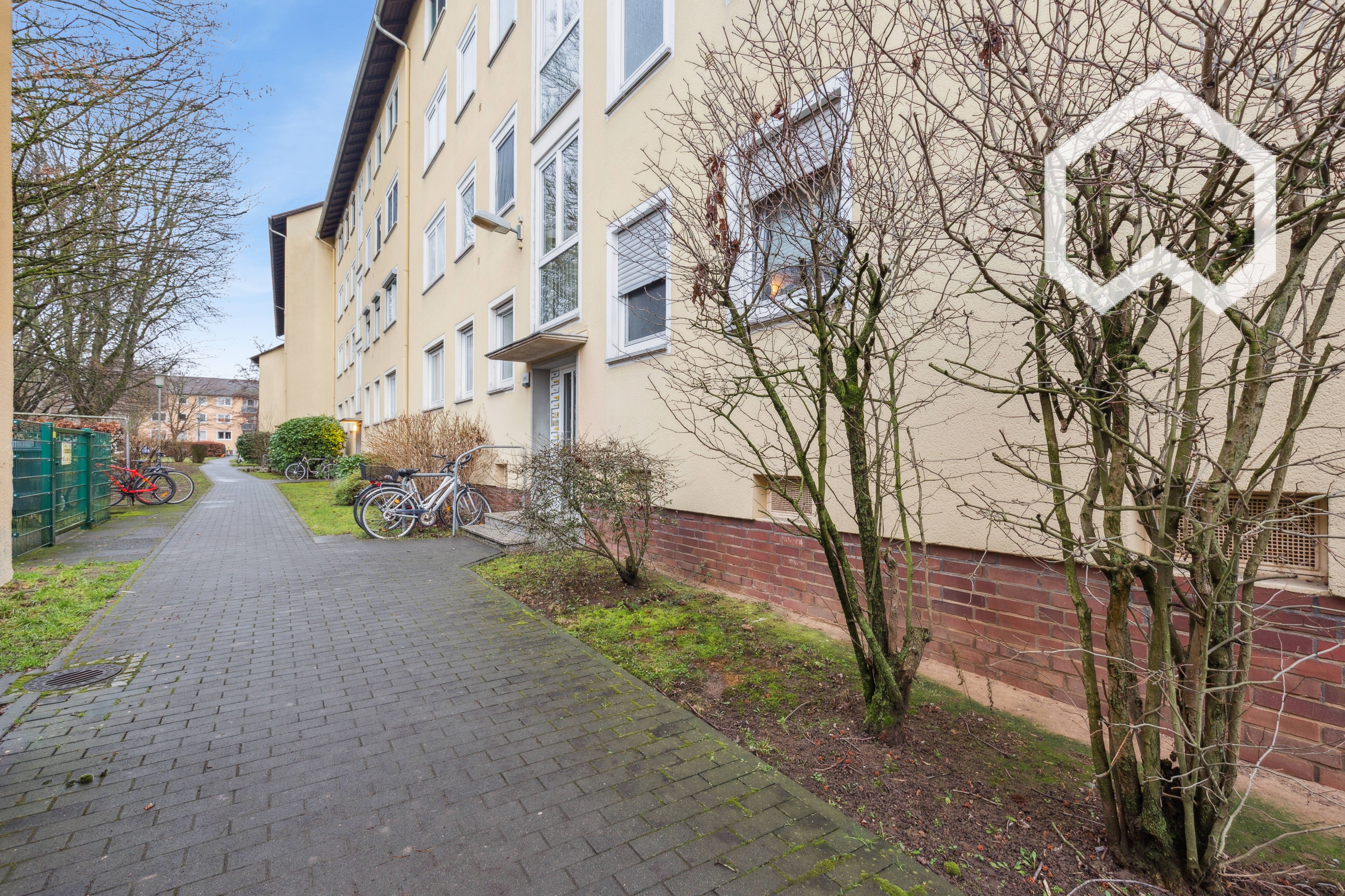 Attractive, Centrally Located 2-Room Apartment - 3