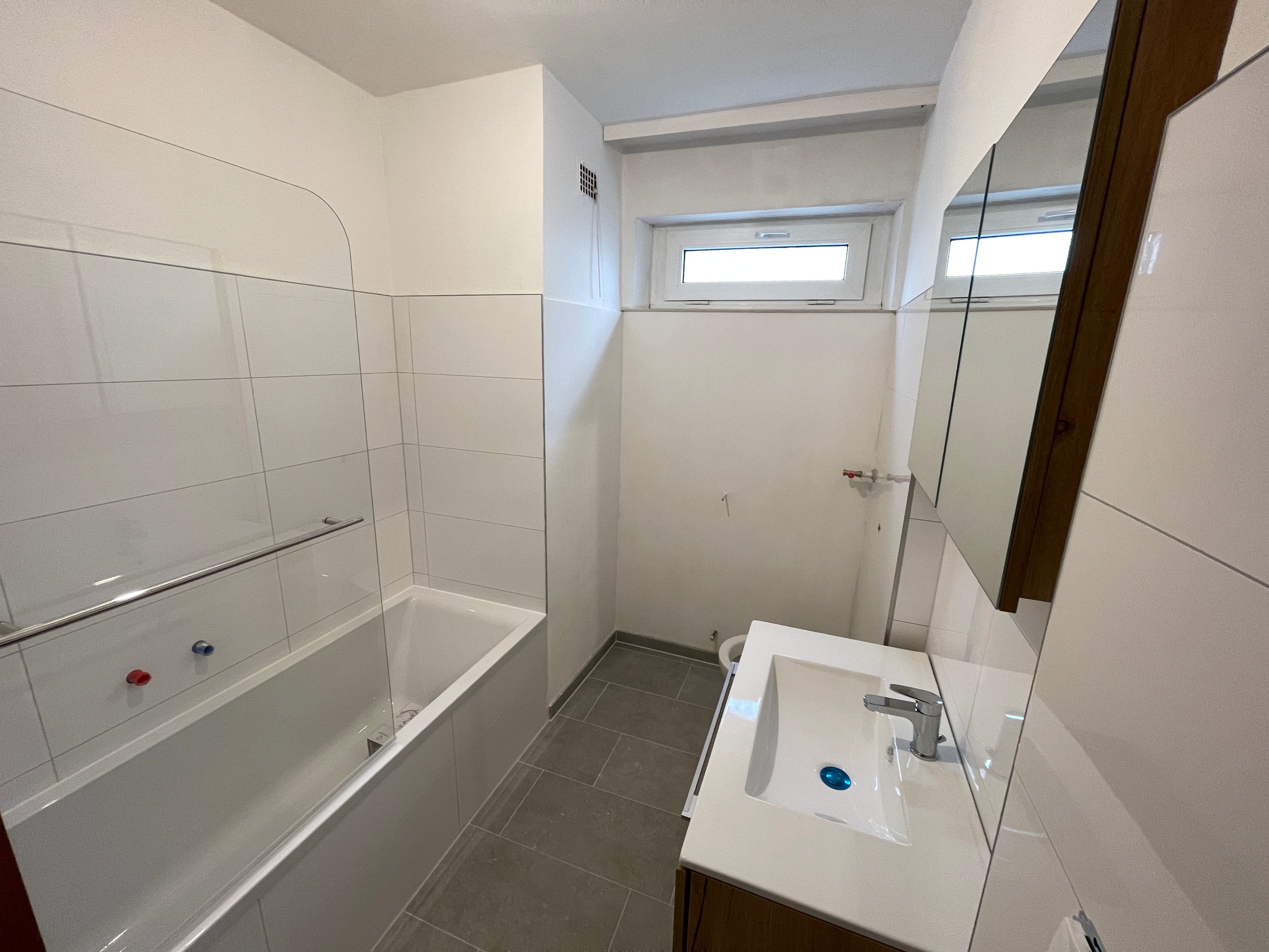 + WiFi + Freshly Renovated Apartment With New Furniture  -  + WiFi + Freshly renovated apartment with new furniture  - Gallery -  3