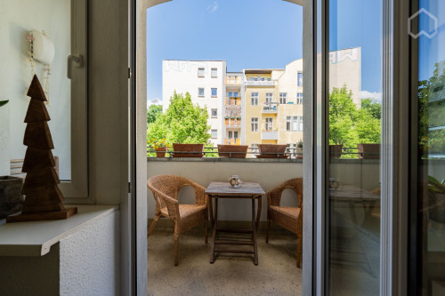 Beautiful, Furnished 80m² Altbau Apartment – A Green Oasis in the Heart of Friedrichshain