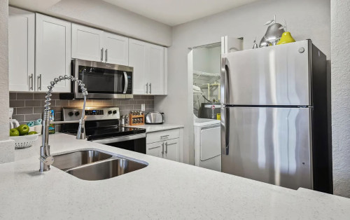 Wellness-Focused Coliving Community in Tranquil Engelwood Park, East Orlando - Gallery - 10