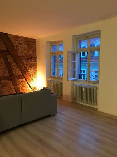 Cozy Attic Old Town Flat with Exposed Brick and Open-Plan Kitchen - Gallery - 5