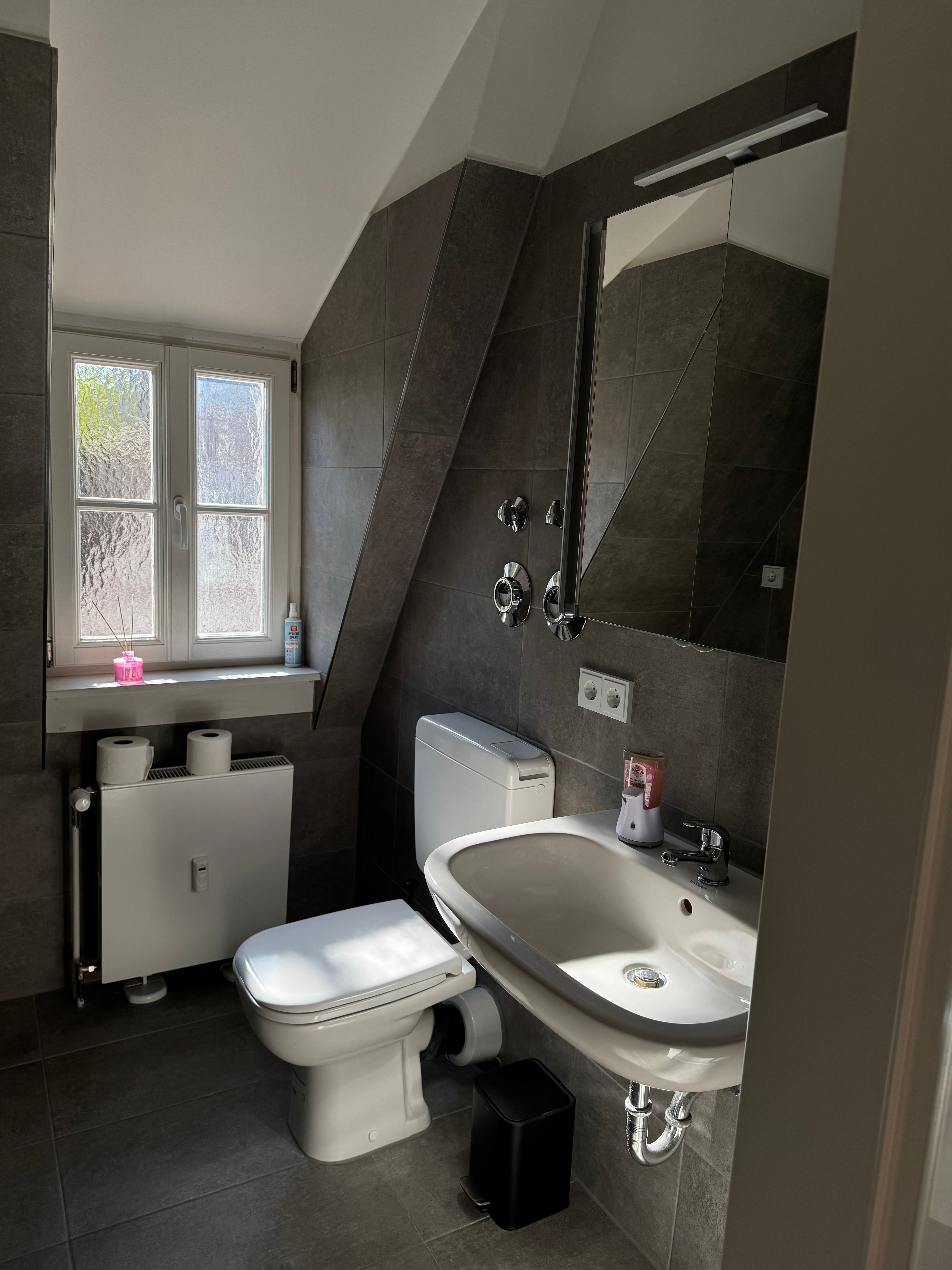 Cozy Attic Old Town Flat With Exposed Brick And Open-Plan Kitchen - 1
