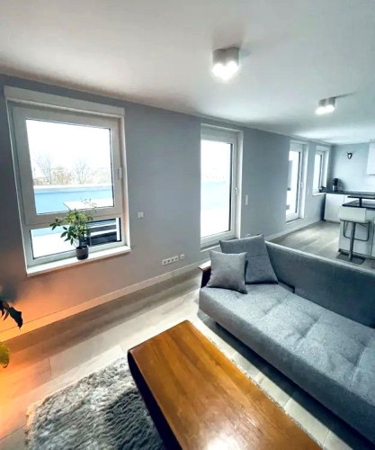 High-Quality Furnished Penthouse with Rooftop Terrace – Friedrichshain