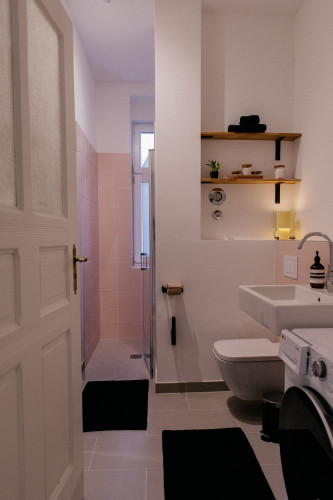 Bright and charming apartStylish Furnished Altbau Apartment with Balcony in Weserkiez – 2–4 Monthsment (Neukölln)