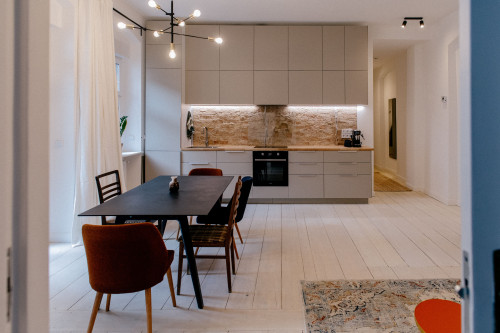 Bright and charming apartStylish Furnished Altbau Apartment with Balcony in Weserkiez – 2–4 Monthsment (Neukölln)