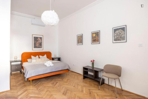 Cozy 2 Bedroom Apartment close to Oktogon Metro - Gallery - 8