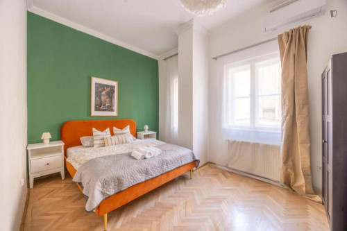 Cozy 2 Bedroom Apartment close to Oktogon Metro