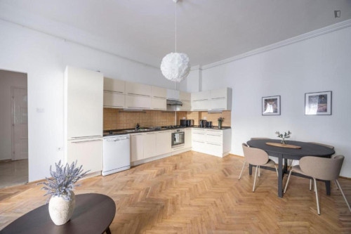 Cozy 2 Bedroom Apartment close to Oktogon Metro - Gallery - 5