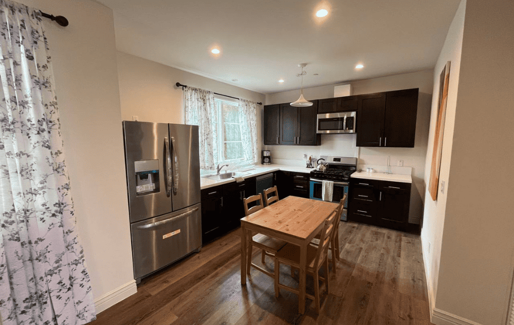  Flat  -  2616 South Manhattan Place  - Gallery -  3