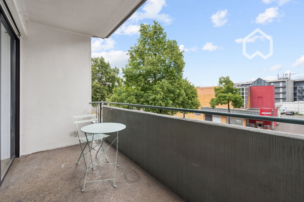 North East Wing – Spacious, Fully Furnished Room with Balcony in Modern Shared Apartment