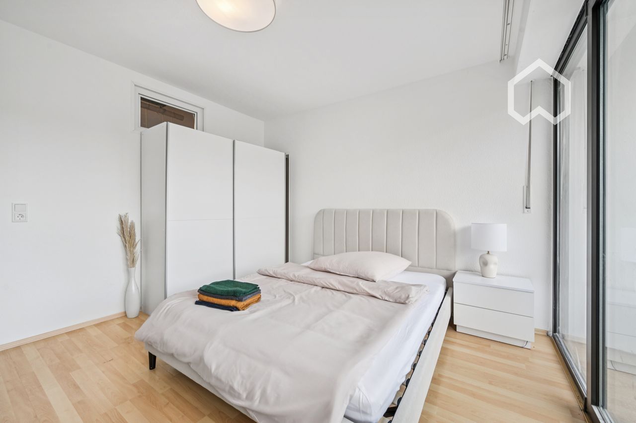 North East Wing – Spacious, Fully Furnished Room with Balcony in Modern Shared Apartment