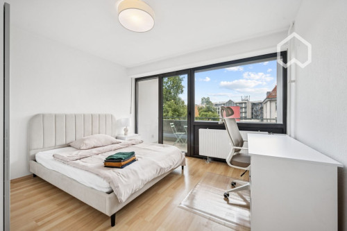 North East Wing – Spacious, Fully Furnished Room with Balcony in Modern Shared Apartment  - Gallery -  2