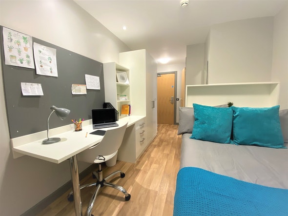  En-Suite Bronze  -  John Bell House Roost  - Gallery -  1