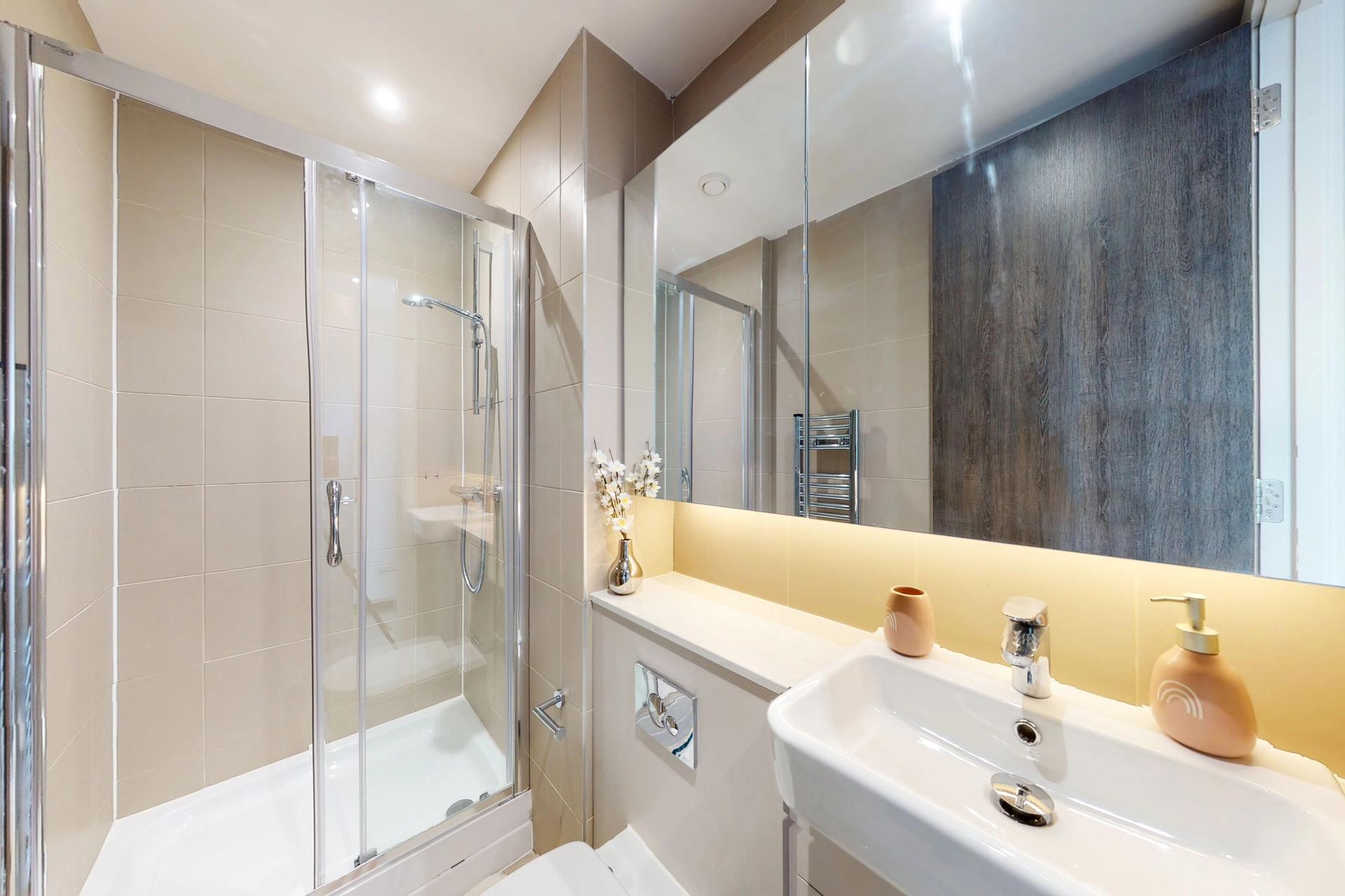 SILVER 2 BED APARTMENT - Canvas City Club - Gallery - 2