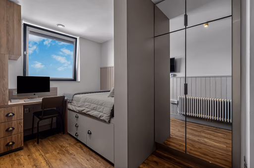 Platinum Ensuite - Canvas The Parade - Gallery - 3