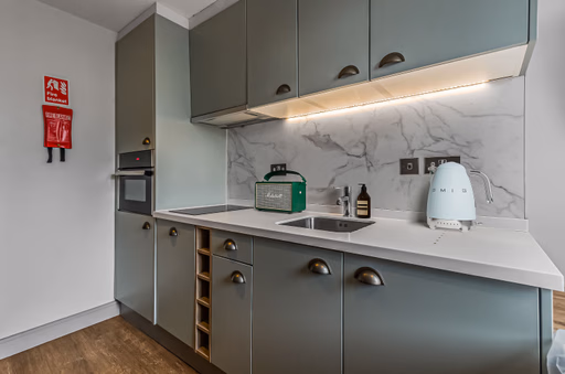 Bronze Studio - Canvas The Parade - Gallery - 2