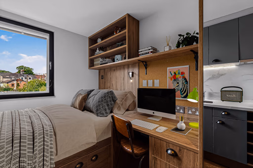 Bronze Studio - Canvas The Parade - Gallery - 3