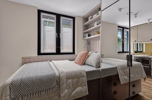  Gold Studio  -  Canvas The Parade  - Gallery -  2