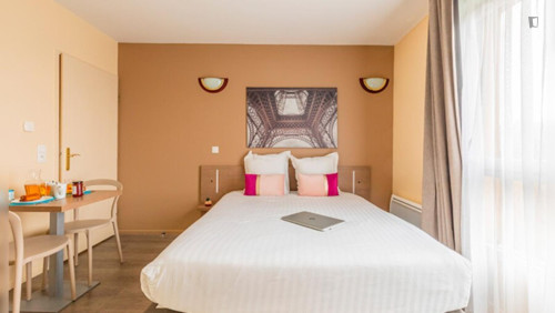 Excellent studio in Magny-les-Hameaux