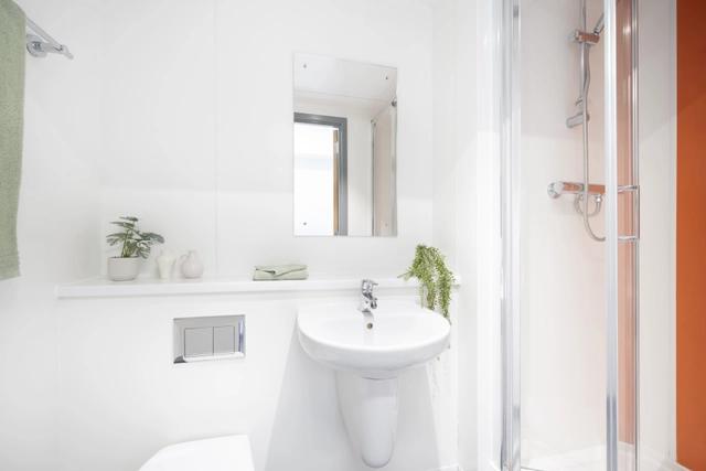  Silver Ensuite  -  Canvas Capital House  - Gallery -  4