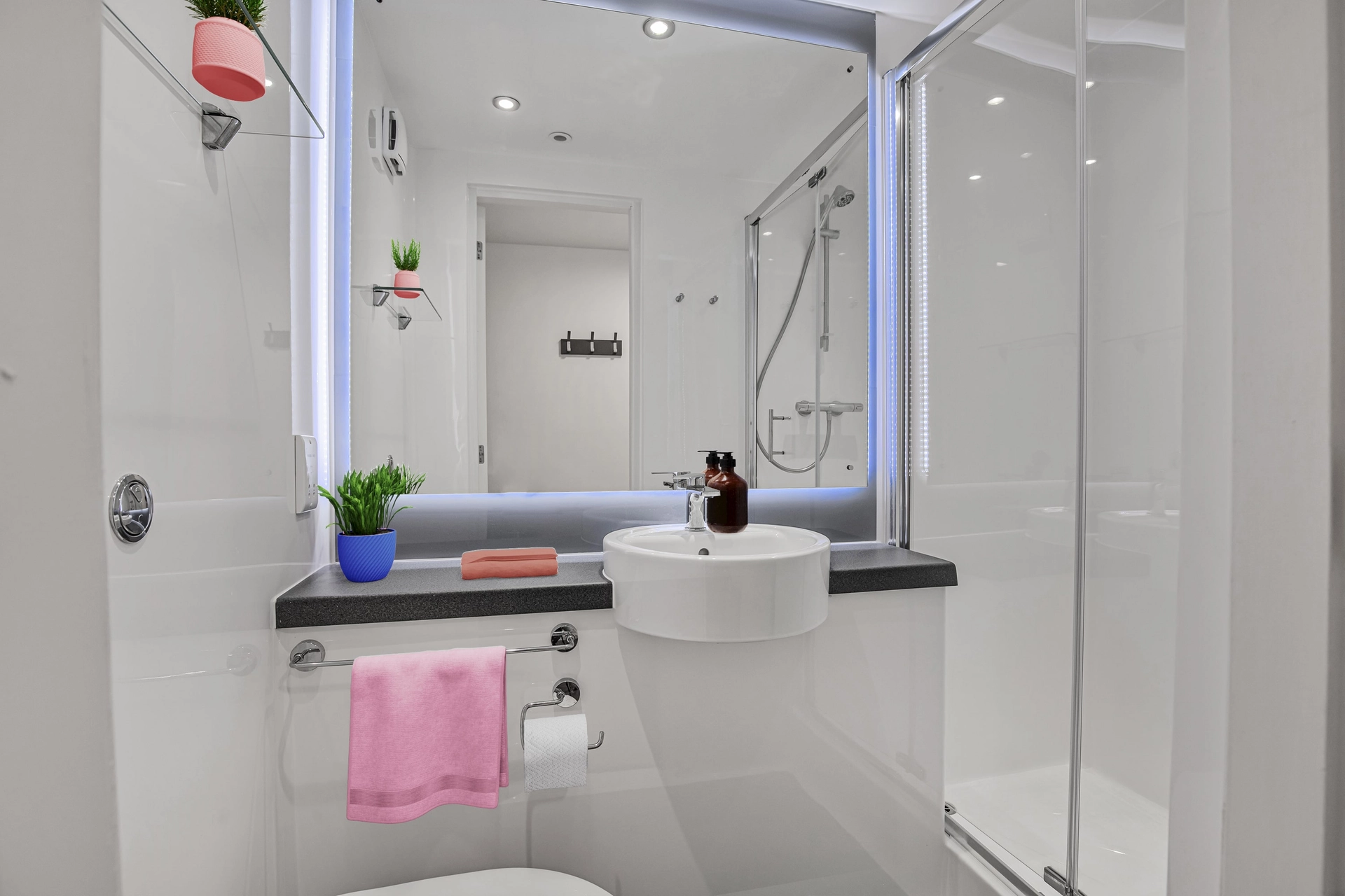  BRONZE EN SUITE  -  Canvas Bristol  - Gallery -  5