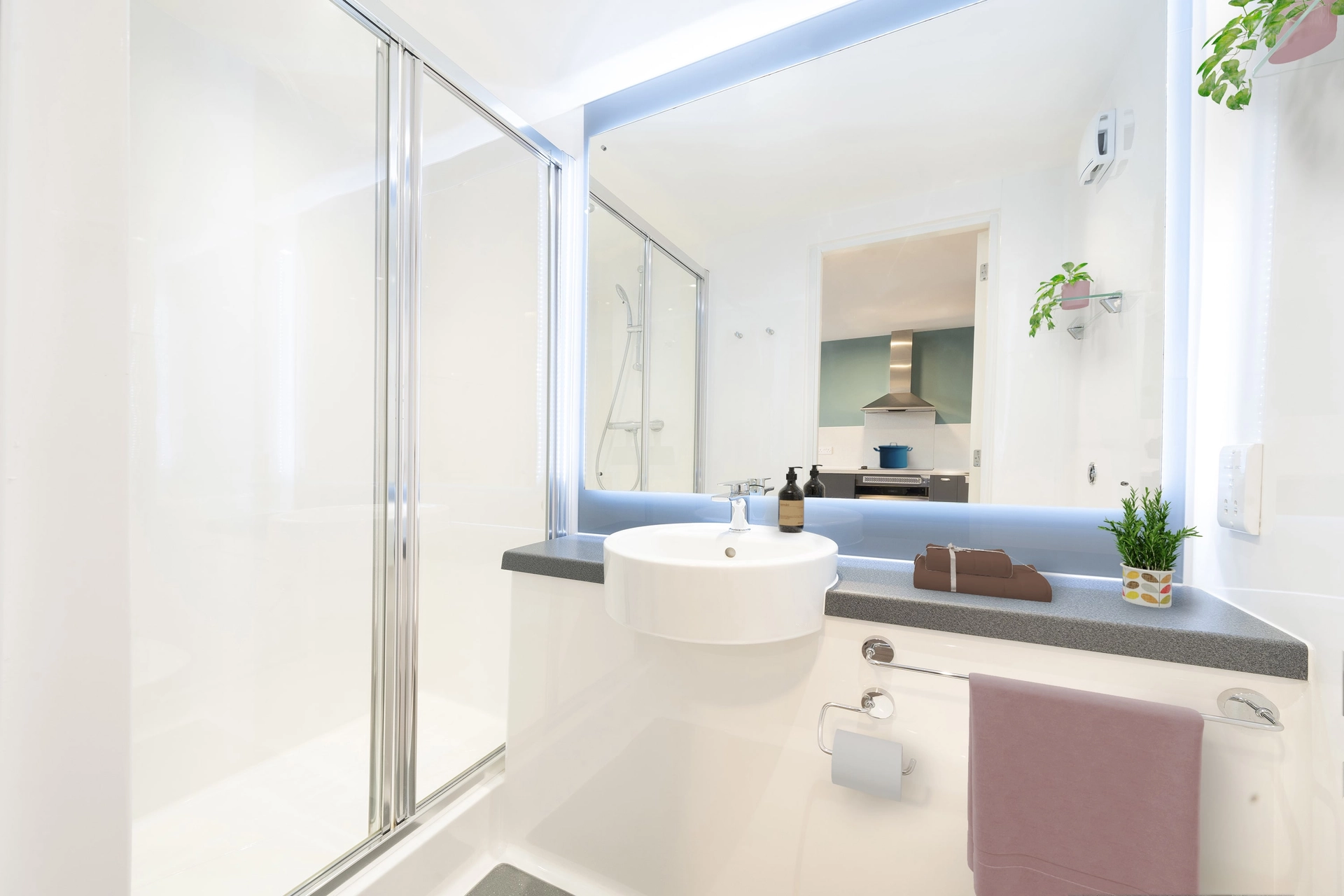 SILVER EN SUITE - Canvas Bristol - Gallery - 5