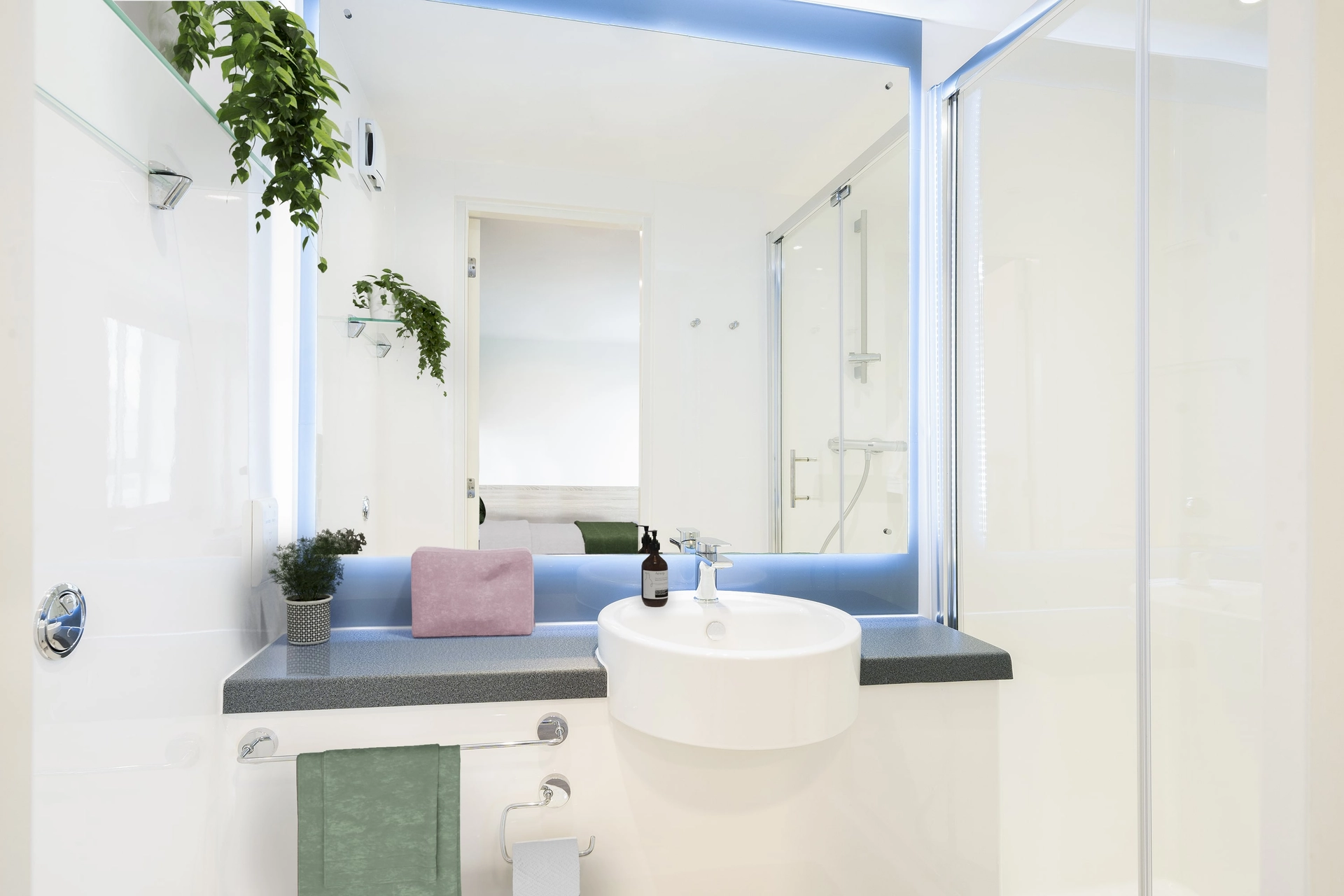 GOLD EN SUITE - Canvas Bristol - Gallery - 5